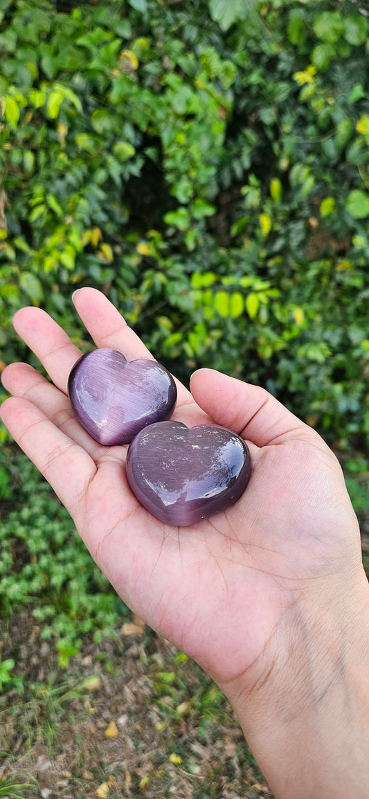 Cat's Eye Heart Carving